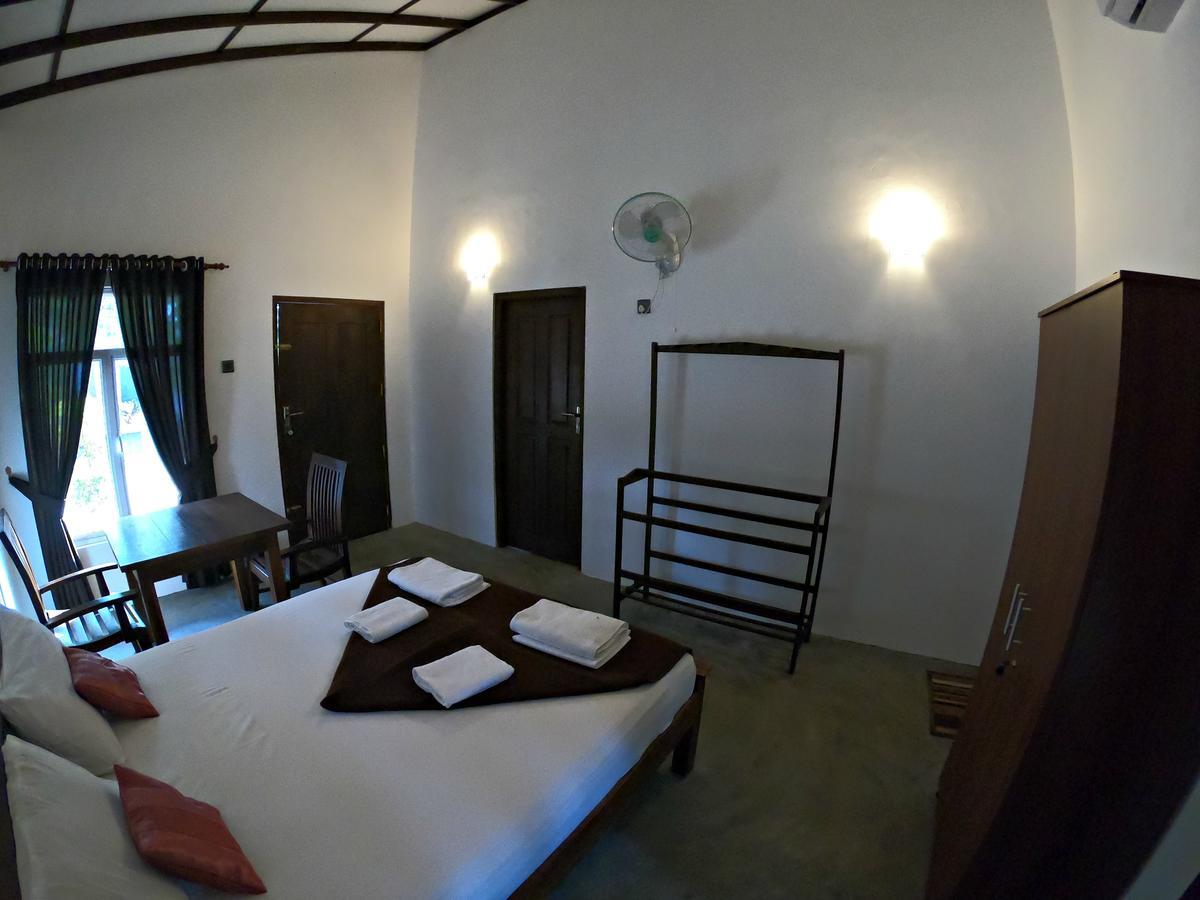 Luna Beach Hotel Nilaveli Exteriör bild