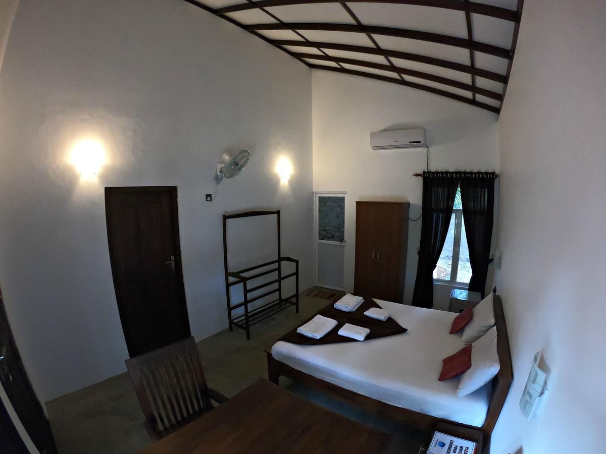 Luna Beach Hotel Nilaveli Exteriör bild