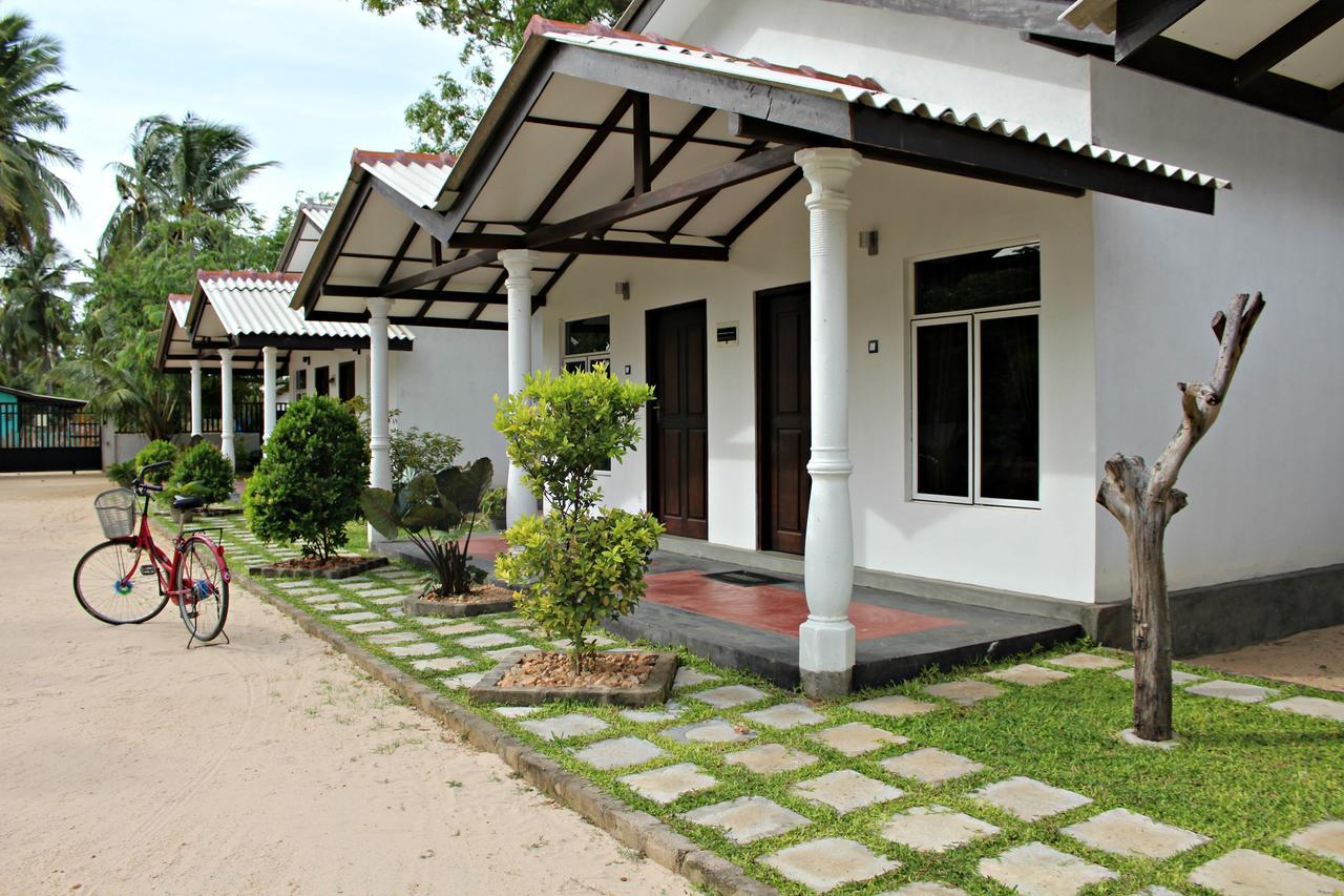 Luna Beach Hotel Nilaveli Exteriör bild